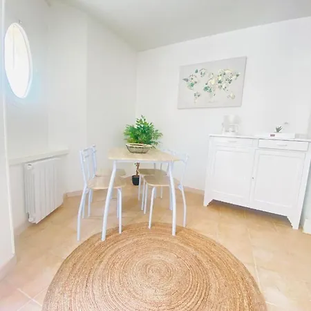 Joli Proche Cathedrale Apartment